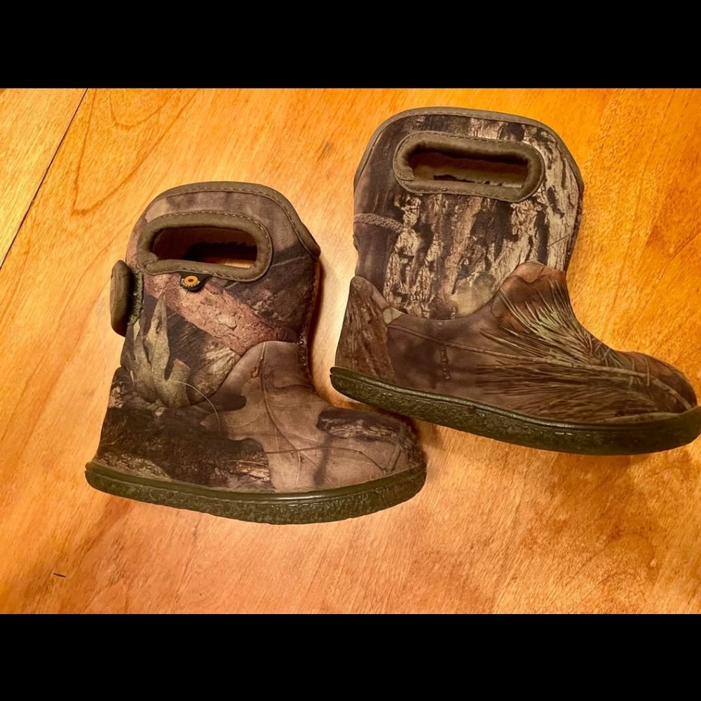 Toddler Bogs sz 5 Camo